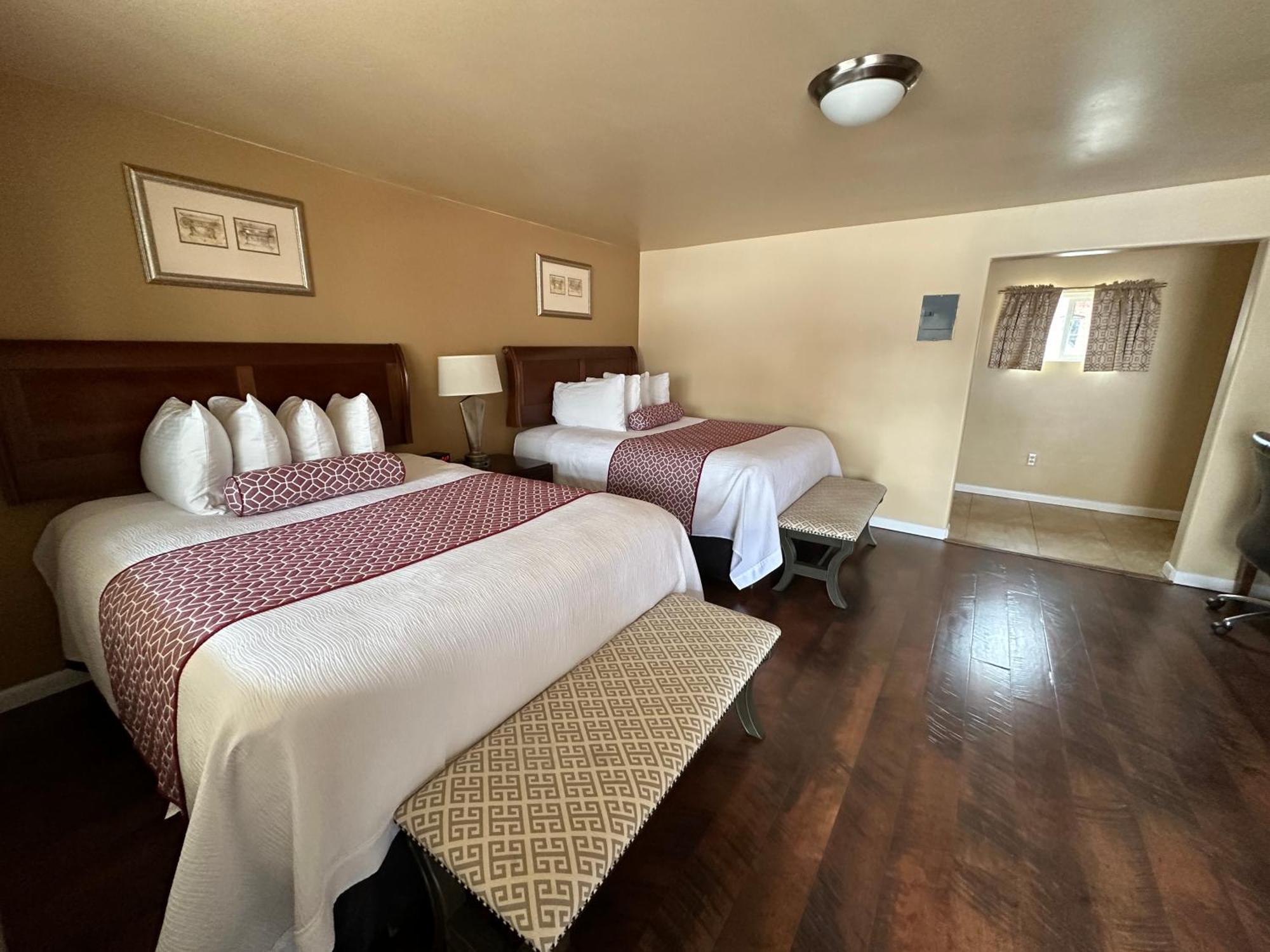 Abram & Inn 2*